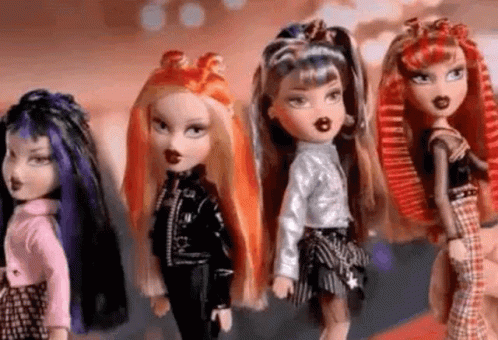 Από τις οθόνες μας στην πασαρέλα: Γιατί οι κούκλες επιστρέφουν στο προσκήνιο