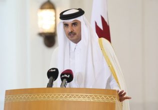 Γάζα: Στο Παρίσι ο εμίρης του Κατάρ για συνομιλίες με Μακρόν και στόχο την κατάπαυση του πυρός