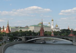 Άμεση απάντηση Κρεμλίνου κατά Μπάιντεν – Τα σχόλια του Αμερικανού προέδρου «εξευτελίζουν τις ΗΠΑ»