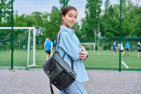 Σακίδιο Πλάτης ή Τσαντάκι – Ποια Είναι η Καλύτερη Επιλογή για Εσάς!