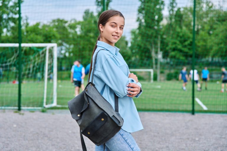 Σακίδιο Πλάτης ή Τσαντάκι – Ποια Είναι η Καλύτερη Επιλογή για Εσάς!