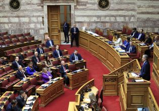 Σε ταραγμένα νερά η Ν.Δ. μετά τη ψήφιση του νομοσχεδίου – Κομμένη στα τρία η «γαλάζια» παράταξη