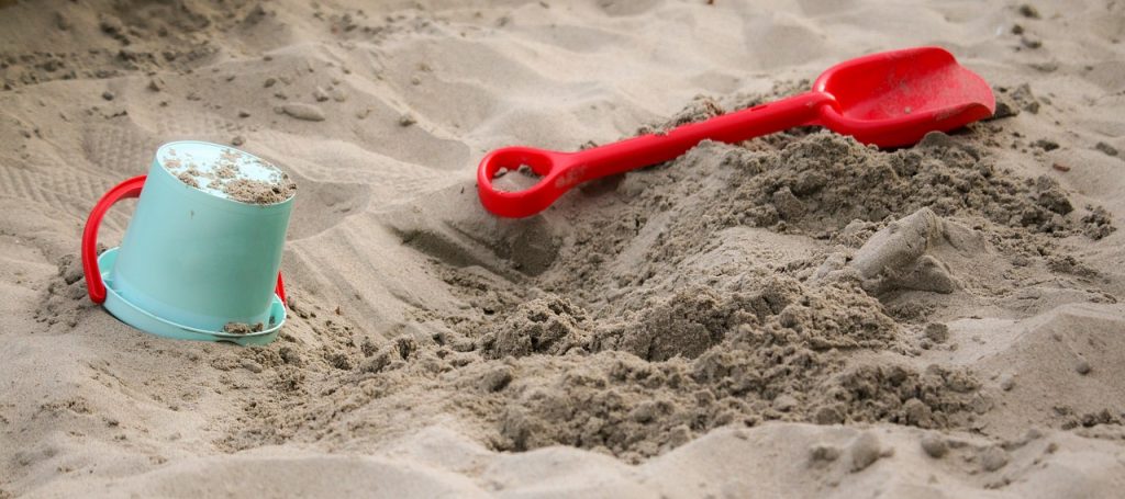 ΗΠΑ: Παιδί καταπλακώθηκε από την άμμο σε τρύπα που είχε σκάψει σε παραλία της Φλόριντα