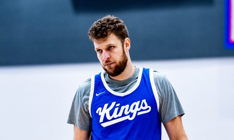 Τα είπε… όλα ο assistant των Κινγκς για τον Βεζένκοφ