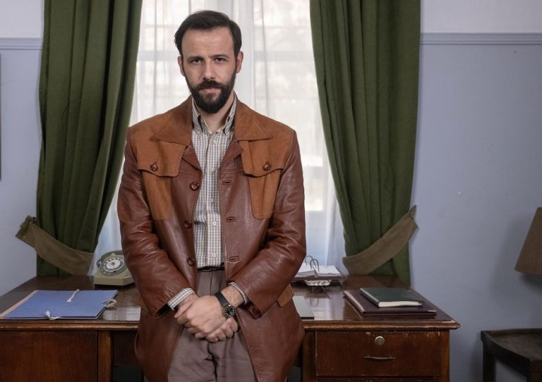 Ο Νίκος Γκέλια είναι ο Βασίλης Χρήστου στο σήριαλ Ναυάγιο