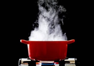 Η ΝΔ σε σημείο βρασμού, η ανοχή της κοινωνίας σε σημείο κορεσμού, η αντιπολίτευση χάνει τα «σημεία και τέρατα»