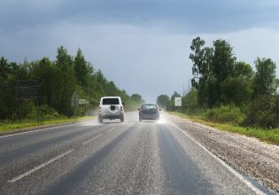 Αυτό είναι το τεράστιο λάθος που κάνουν οι 9 στους 10 οδηγούς – Τιμωρείται με 700 ευρώ πρόστιμο