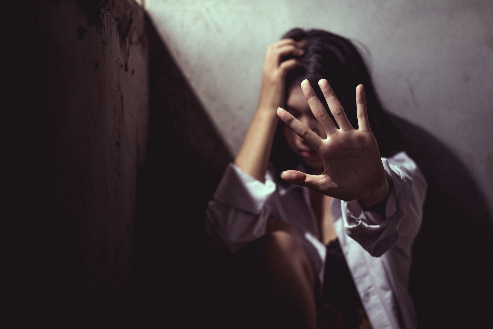 Νέα στοιχεία για τους βιασμούς της 14χρονης – «Ψάξτε στο κινητό» έγραψε πριν αυτοκτονήσει ο πατέρας της