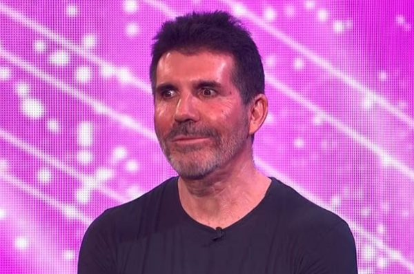 Το «παγωμένο» πρόσωπο του Simon Cowell έβαλε «φωτιά» στα πληκτρολόγια