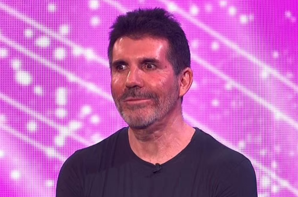 Το «παγωμένο» πρόσωπο του Simon Cowell έβαλε «φωτιά» στα πληκτρολόγια