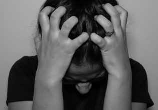 Κάλυμνος: Εξωθούσε την κόρη του στην πορνεία – Την μάλωνε όταν δεν πήγαινε