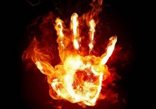 Στα μπλόκα ανάβουνε φωτιές, στα πανεπιστήμια δεν σβήνουν παρά τις απειλές, και τα όμορφα 41% όμορφα καίγονται