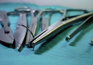 Η σκληρή αλήθεια πίσω από τις αισθητικές επεμβάσεις στην Τουρκία – Σάπια στήθη, πεσμένα δόντια και 25 νεκροί