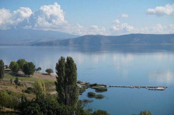 Εξαφανίστηκε 75χρονος ψαράς στη λίμνη Βεγορίτιδα – Με drones και δύτες οι έρευνες