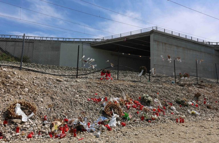 Τέμπη: «Ο Γιώργος είχε πάει πέντε λεπτά πριν στο κυλικείο να πάρει νερό και δεν γύρισε»