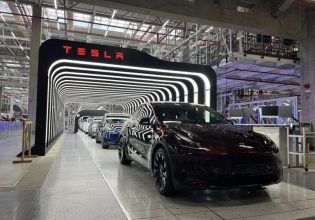 Tesla: Αναταράξεις για την εταιρεία του Ελον Μασκ – Τα εμπόδια που αντιμετωπίζει