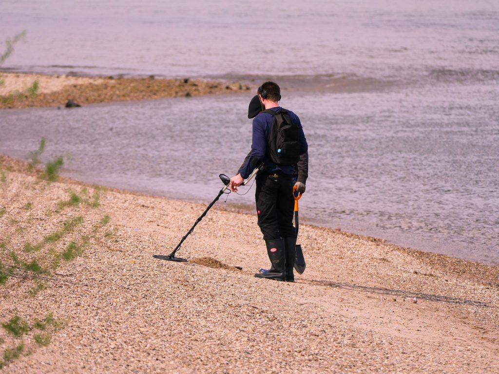 Μεσολόγγι: «Πού να σκάψουμε;» – Τα μηνύματα Μπάμπη – κρεοπώλη για το κυνήγι θησαυρού και οι περίεργοι θάνατοι