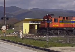 Ξάνθη: Οδηγός τρένου σταματά σε αφύλακτη διάβαση και κατεβαίνει να ελέγξει για αυτοκίνητα