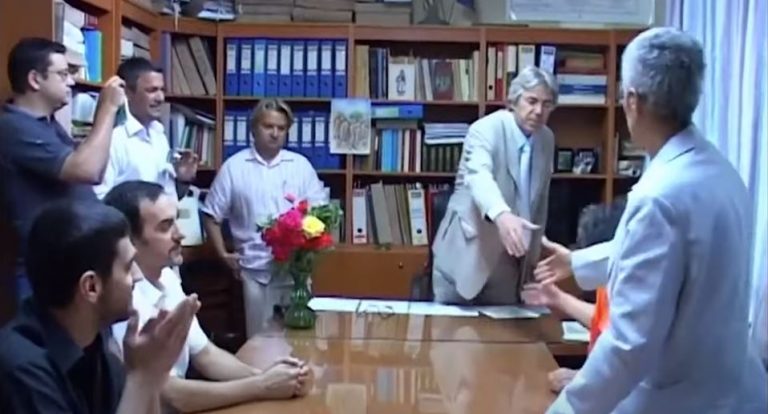 Ο δήμαρχος που πάντρεψε τα πρώτα ομόφυλα ζευγάρια στην Τήλο, το 2008