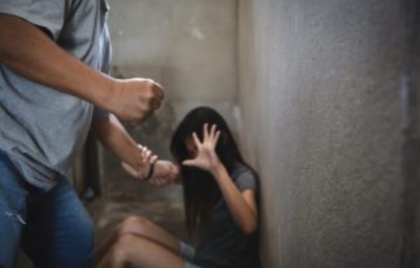 Ηράκλειο: Για ενδοοικογενειακή βία κατήγγειλε 13χρονη τον πατέρα της