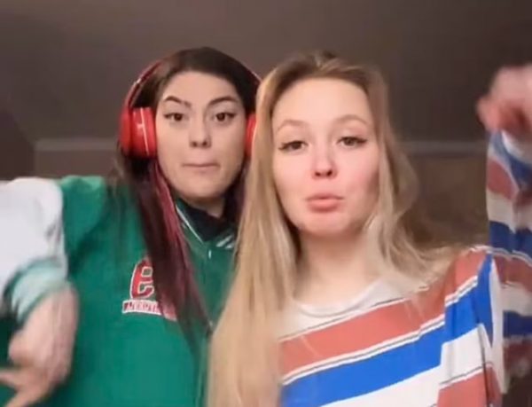 Το φιλί δύο γυναικών και το κυνήγι της ρωσικής αστυνομίας – Η συγγνώμη και τα πρόστιμα