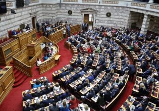 Ομόφυλα ζευγάρια: Κατατέθηκε στη Βουλή το νομοσχέδιο