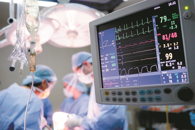 Απογευματινά χειρουργεία: Στον «αέρα» το κυβερνητικό «πείραμα» - Νέα «όχι» στο νόμιμο φακελάκι