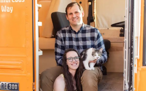 ΗΠΑ: Ζευγάρι αγόρασε παλιό σχολικό και το μετέτρεψε σε σπίτι – Δείτε το εσωτερικό του