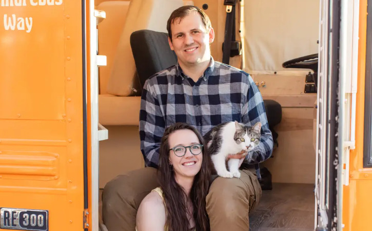 ΗΠΑ: Ζευγάρι αγόρασε παλιό σχολικό και το μετέτρεψε σε σπίτι – Δείτε το εσωτερικό του