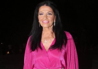 Η πρώτη εμφάνιση της Ζωζώς Σαπουντζάκη μετά το εξιτήριο από το νοσοκομείο