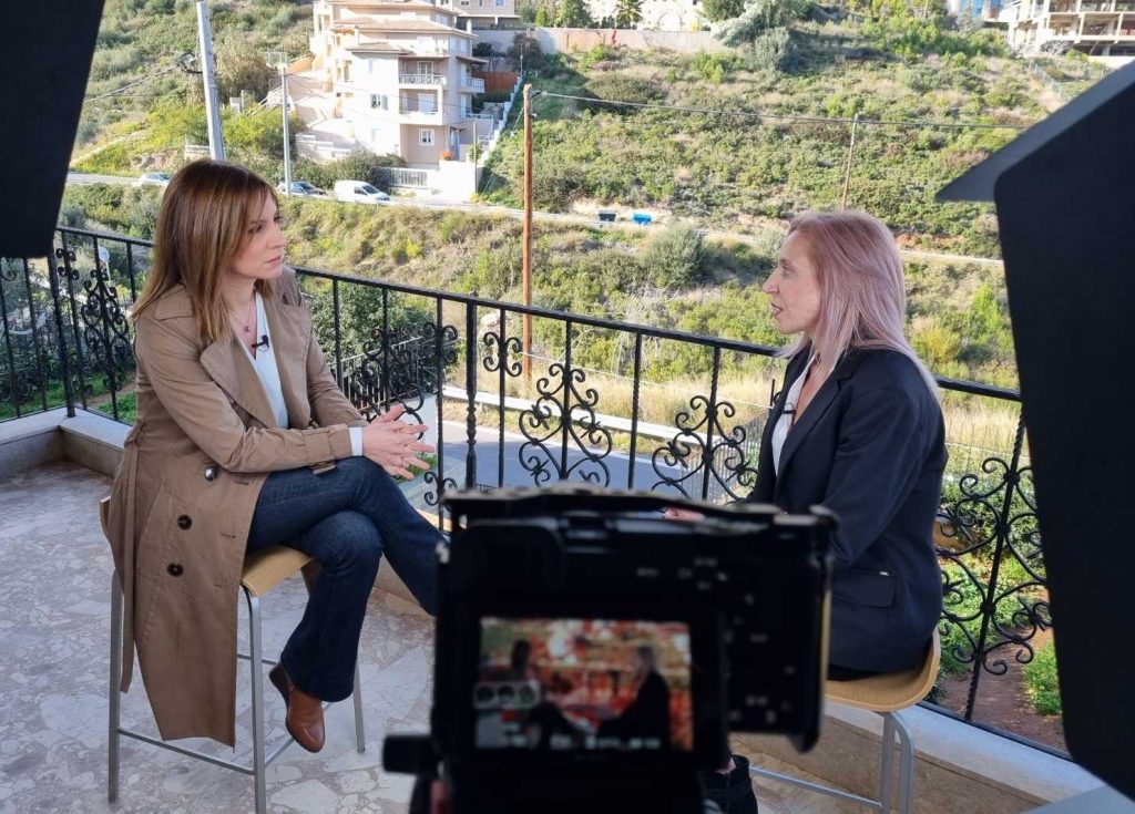 «Μεγάλη Εικόνα»: H Νίκη Λυμπεράκη συνομιλεί με ανθρώπους που βίωσαν τη τραγωδία στο Μάτι