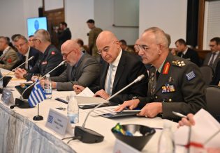 Δένδιας: Η Ελλάδα θα συνεχίσει να στέκεται στο πλευρό της Ουκρανίας- Συζήτηση και για αποστολή όπλων