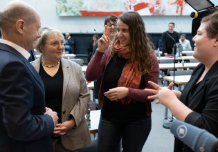 Το γερμανικό κοινοβούλιο καλωσόρισε την πρώτη κωφή βουλευτή – «Σήμερα γράφουμε πραγματικά ιστορία»