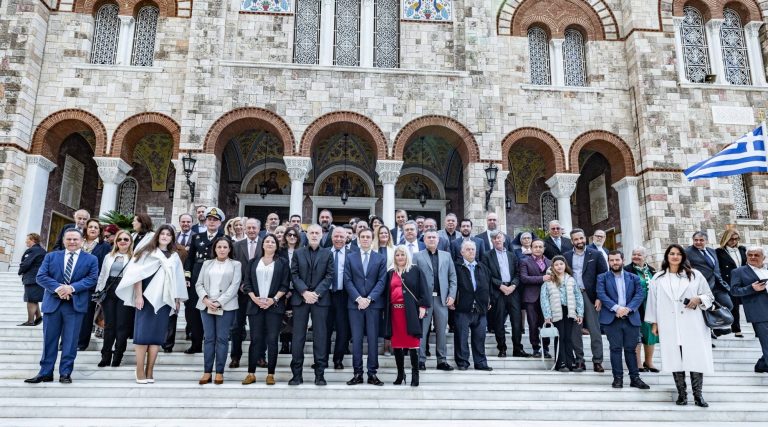 Με εθνική υπερηφάνεια ο εορτασμός της 25ης Μαρτίου στον Πειραιά