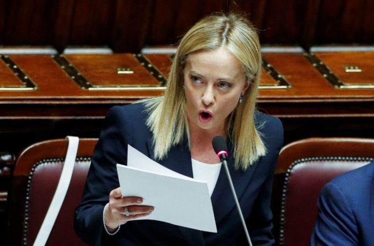 Ιταλία: Μαθητής έκανε χειρονομία με όπλο στη Μελόνι – «Έκανα μια μ****α, δεν είχα βίαιη πρόθεση»