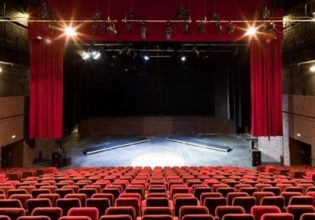 «Ούρλιαζα, έκλαιγα, τον κλότσαγα αλλά δεν σταματούσε» – Περιγράφει το θύμα για τον βιασμό της από σκηνοθέτη