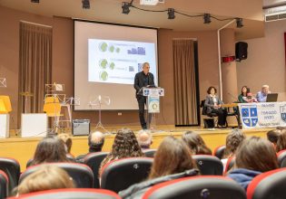 Ο Δήμαρχος Πειραιά Γιάννης Μώραλης στο 9ο Μαθητικό Συμπόσιο Γυμνασίων