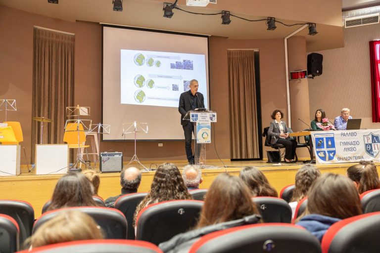 Ο Δήμαρχος Πειραιά Γιάννης Μώραλης στο 9ο Μαθητικό Συμπόσιο Γυμνασίων