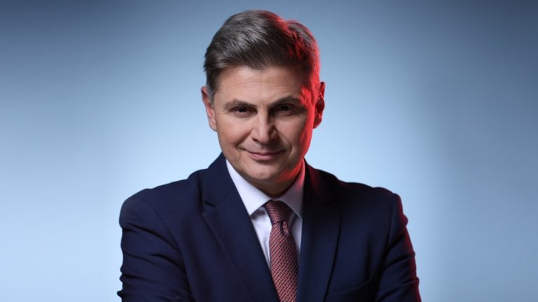 Φαραντούρης: Αδιάβαστος και σε πανικό ο πρωθυπουργός