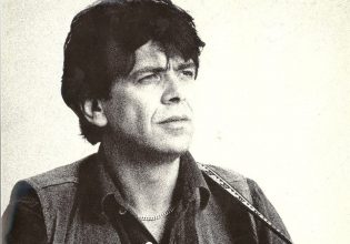 Δήμος Μούτσης: Ο αρχιβασανιστής Μάλλιος και οι στίχοι του Παναγούλη – Οι «Μαρτυρίες» και η Χούντα