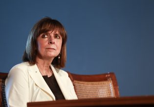 Σακελλαροπούλου: Καταδικάζω την τρανσφοβική επίθεση στη Θεσσαλονίκη – Η βία δεν είναι ανεκτή