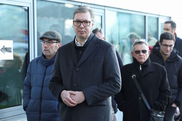 Σερβία: Ο πρόεδρος Βούτσιτς προετοιμάζει τους πολίτες για σύγκρουση