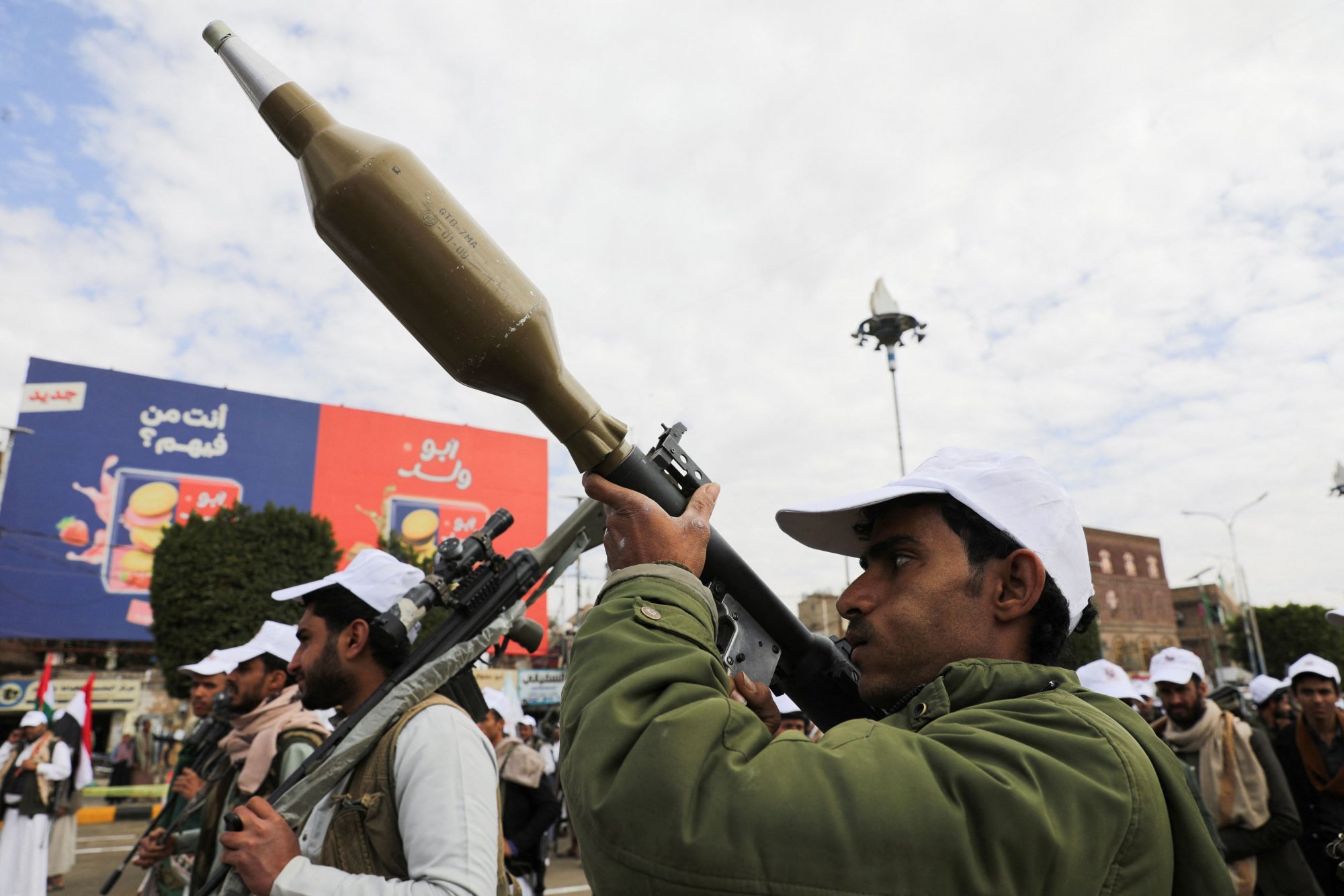 Υεμένη: Κινεζικό τάνκερ επλήγη από πύραυλο των Χούθι, υποστηρίζει η CENTCOM