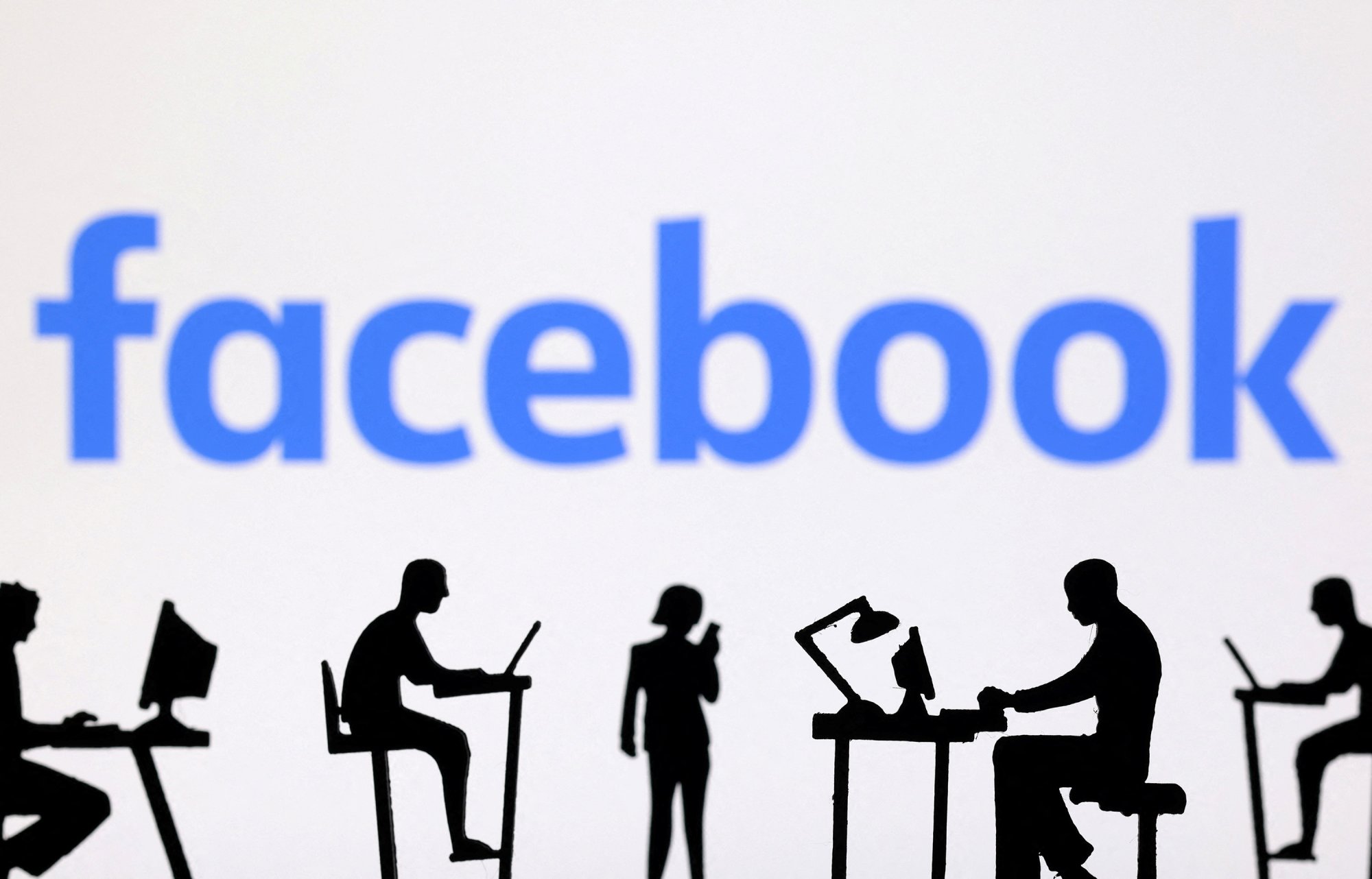 Η Κομισιόν ζητά εξηγήσεις για τις συνδρομητικές βερσιόν Facebook και Instagram