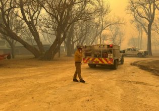 Τέξας: Δύο νεκροί ο έως τώρα απολογισμός από τη φονική πυρκαγιά που εξακολουθεί να μαίνεται