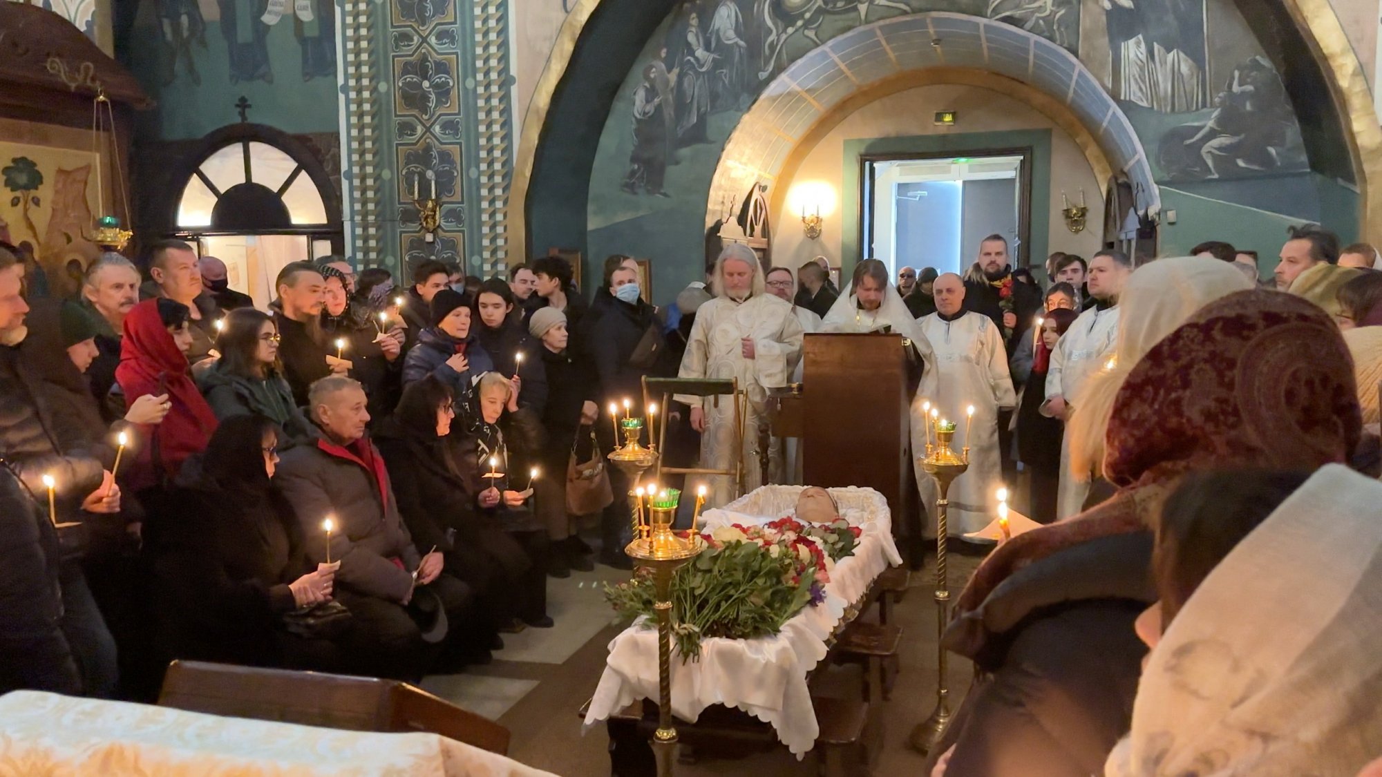 Αλεξέι Ναβάλνι: Χιλιάδες υποστηρικτές του συγκεντρώθηκαν στην εκκλησία για την κηδεία του