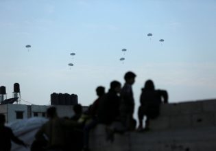 Γάζα: Τις πρώτες αεροπορικές ρίψεις βοήθειας πραγματοποίησαν οι ΗΠΑ – Θα γίνουν κι άλλες λέει ο Μπάιντεν