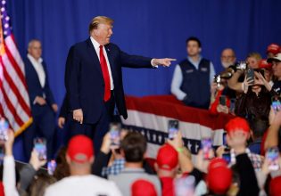 «Υπουργείο Ζωής»: Ο Τραμπ σχεδιάζει την πλήρη απαγόρευση των αμβλώσεων για τη δεύτερη θητεία