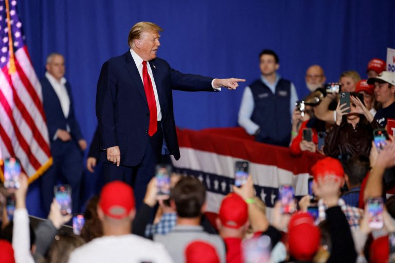 «Υπουργείο Ζωής»: Ο Τραμπ σχεδιάζει την πλήρη απαγόρευση των αμβλώσεων για τη δεύτερη θητεία