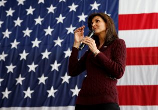 Νίκι Χέιλι, μια θηλυκή εκδοχή «Δον Κιχώτη» κατά της «άλωσης» των Ρεπουμπλικανών από τον Ντόναλντ Τραμπ